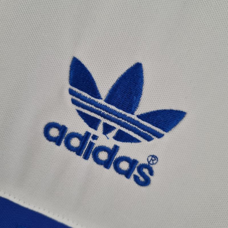 Retro Universidad Católica Home 1984