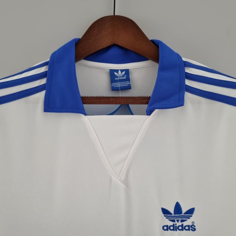 Retro Universidad Católica Home 1984