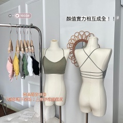 台灣現貨無縫交叉美背吊帶裹胸一片式帶胸墊無鋼圈運動內衣/女士抹胸均碼內衣/文胸40-70KG可穿