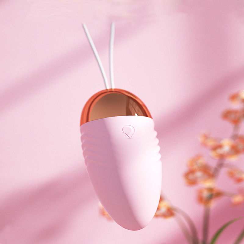 بيضة اهتزازية لاسلكية يتم التحكم فيها عن بعد للنساء - لعبة للبالغين يمكن ارتداؤها أثناء الخروج