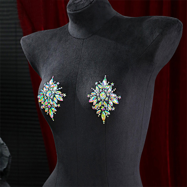 مجموعة إكسسوارات ملابس داخلية مزينة بأغطية حلمات لامعة تشبه الماس بألوان مبهرة