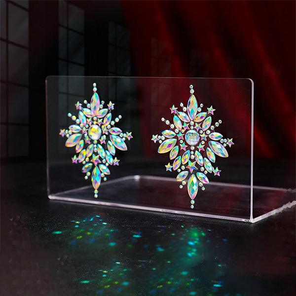 مجموعة إكسسوارات ملابس داخلية مزينة بأغطية حلمات لامعة تشبه الماس بألوان مبهرة