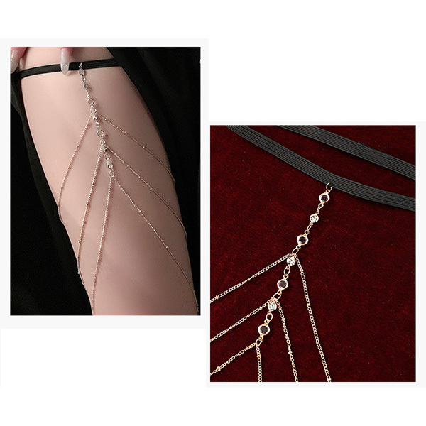 ملابس داخلية حسية بحتة بثلاث طبقات من الأهداب والكريستال على الساقين مع زخارف من السبائك المعدنية