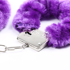 252010053 Fur covered handcuffs