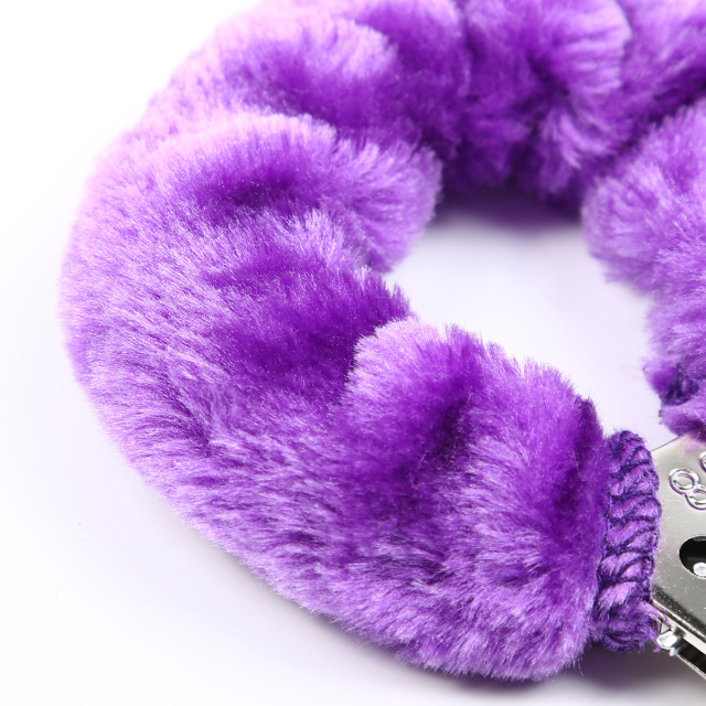 252010053 Fur covered handcuffs