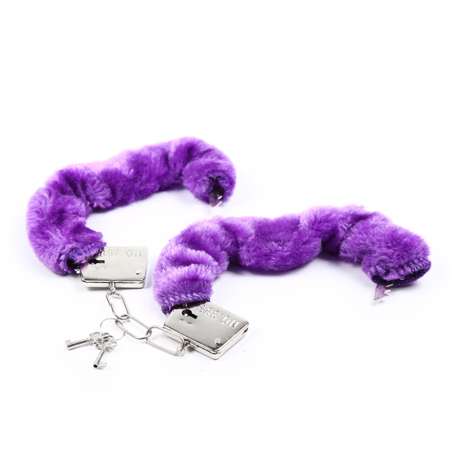 252010053 Fur covered handcuffs
