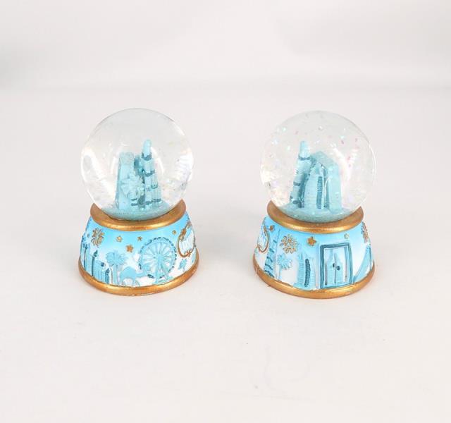 POLYRESIN SNOW GLOBE