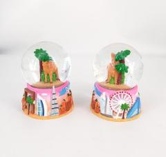 POLYRESIN SNOW GLOBE