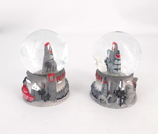 POLYRESIN SNOW GLOBE