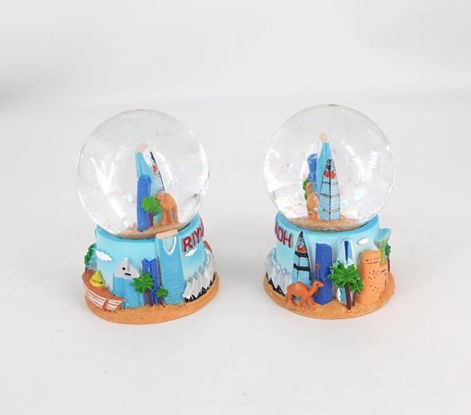 POLYRESIN SNOW GLOBE