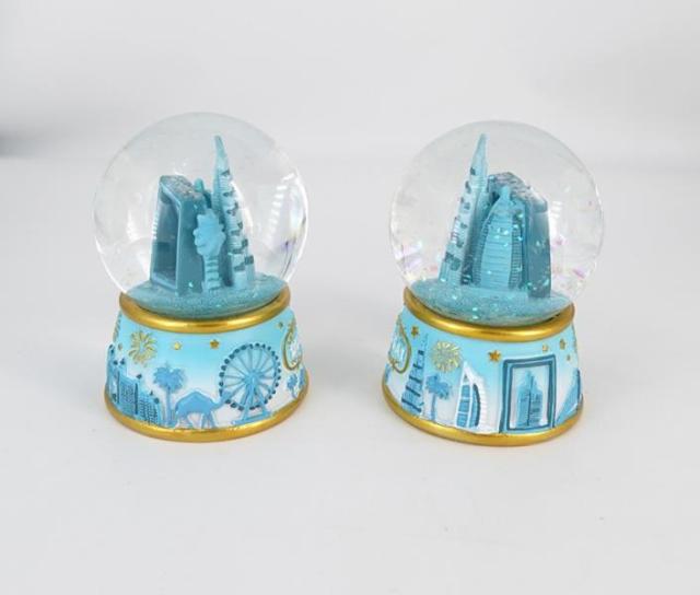 POLYRESIN SNOW GLOBE