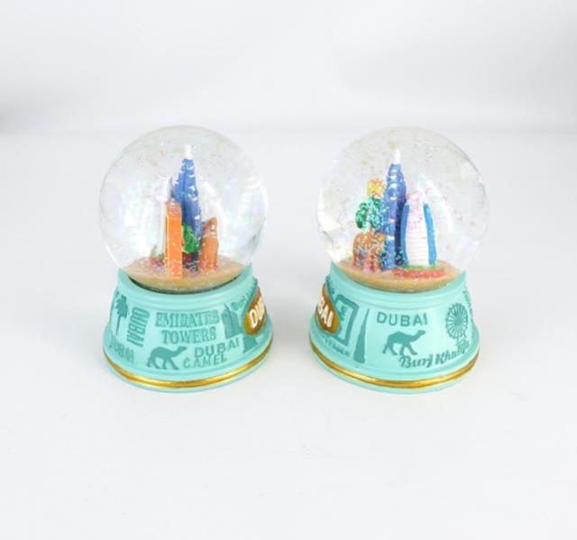 POLYRESIN SNOW GLOBE