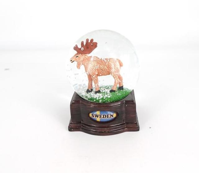 POLYRESIN SNOW GLOBE