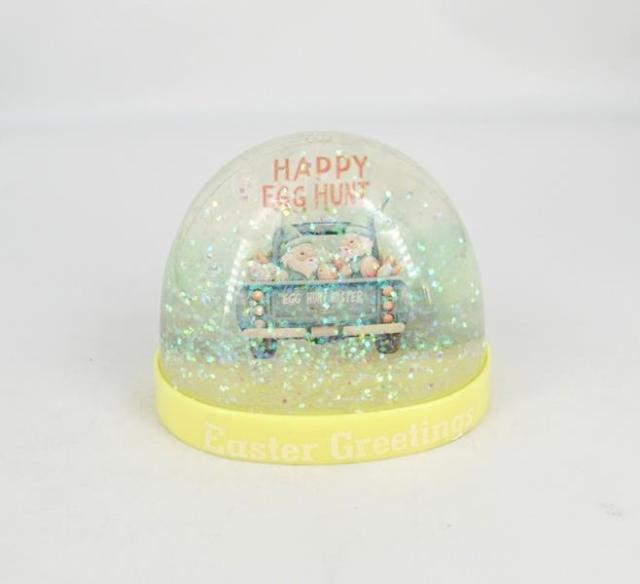 PLASTIC SNOW GLOBE