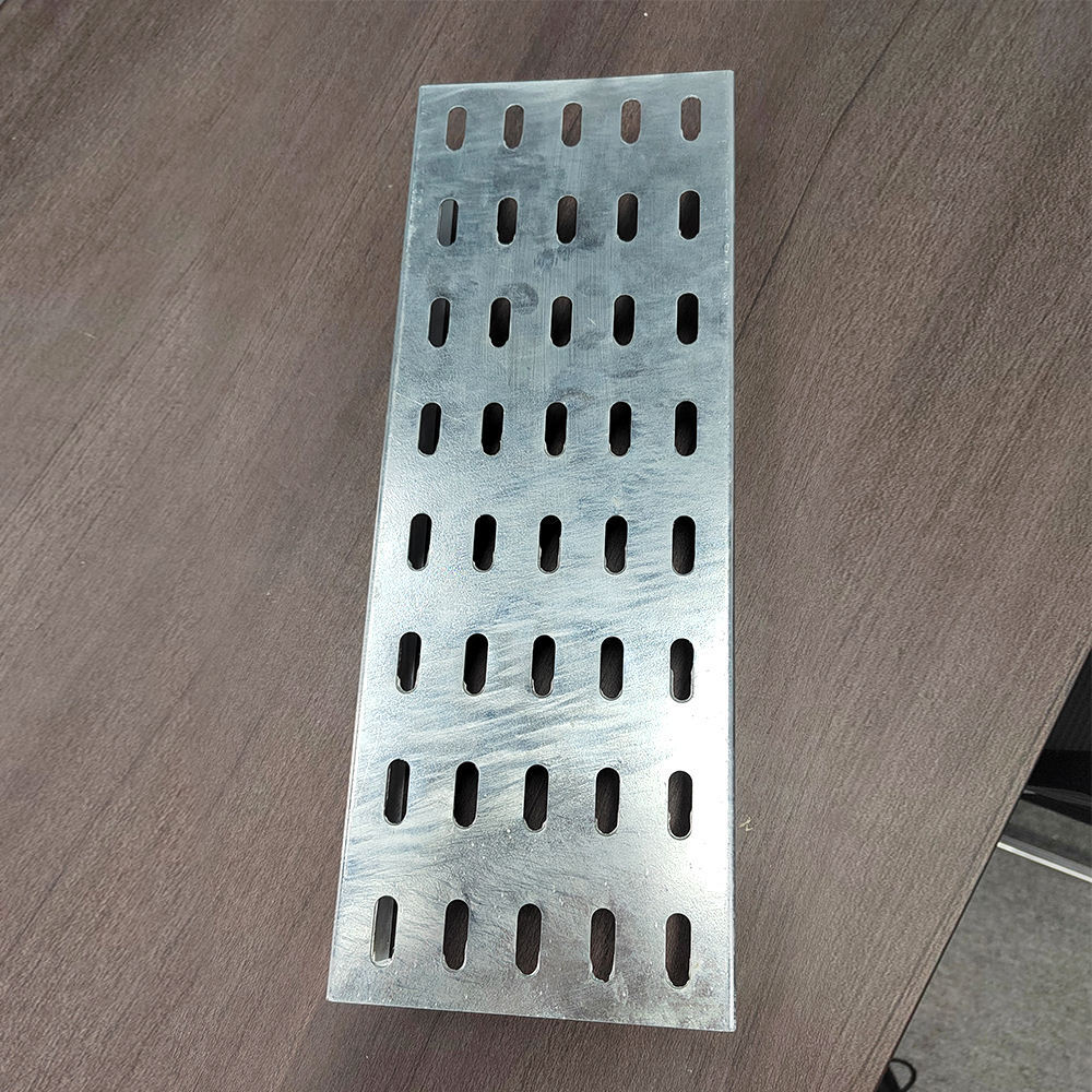 Stainless steel cable tray with holes for heat dissipation cable duct