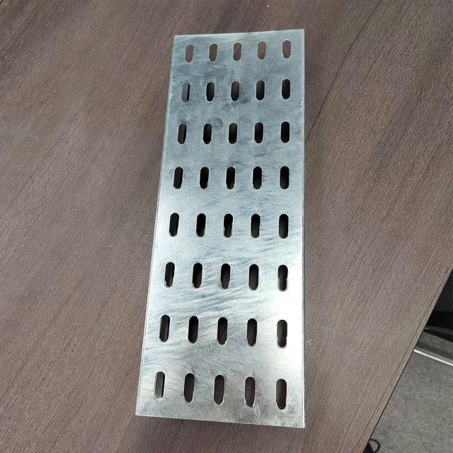 Stainless steel cable tray with holes for heat dissipation cable duct