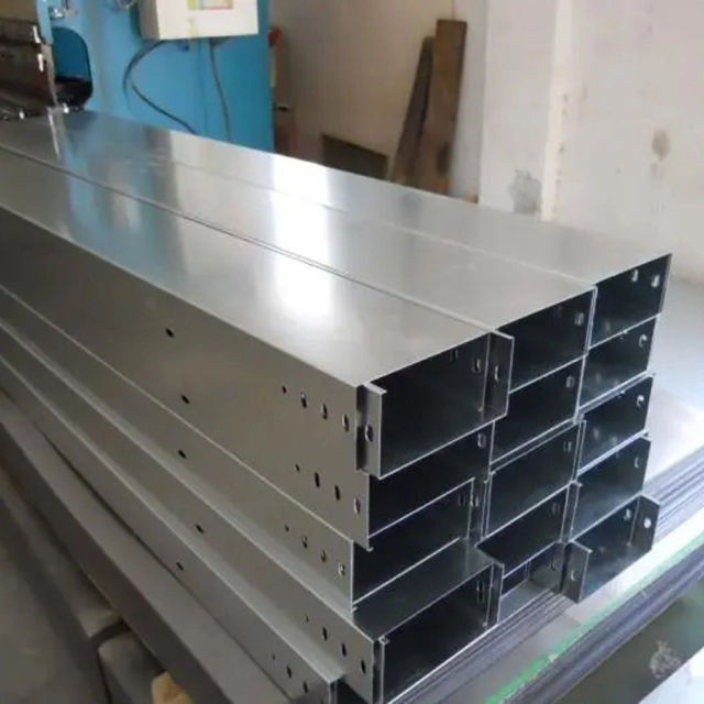 High-quality anti-corrosion galvanized cable tray, strong and durable, bottom slotted, strong adaptability