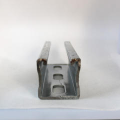 Soporte de montaje de panel fotovoltaico solar aleación de aluminio único pilar canal de acero 4 pulgadas 41x41 galvanizado en forma de U de canal de acero