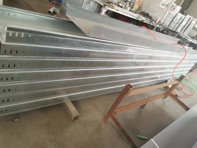 Customized 50mm-300mm fireproof cable tray stainless steel and aluminum ladder cable tray