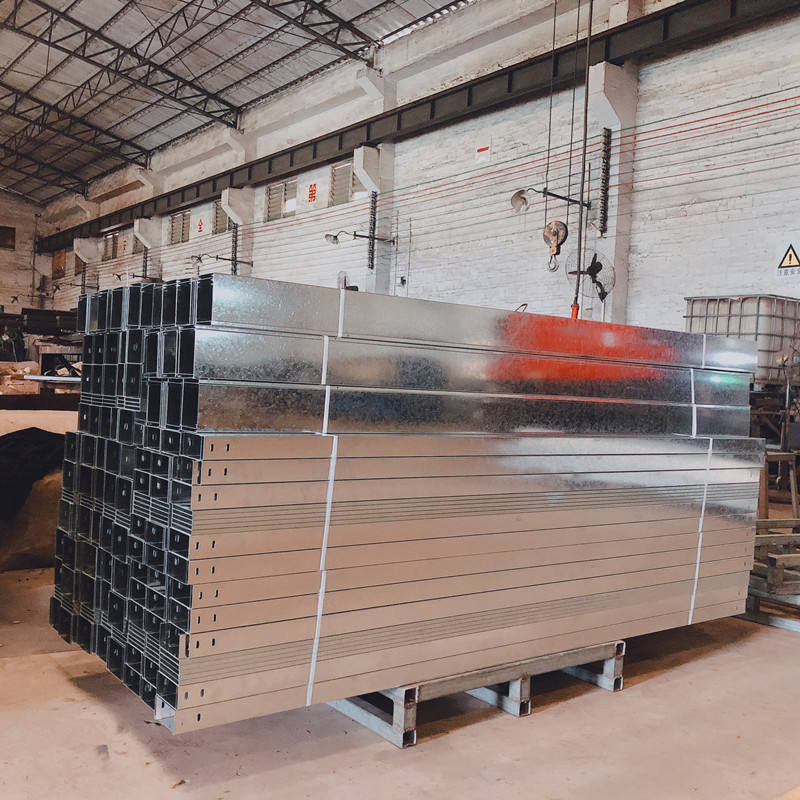 Outdoor Galvanized Steel Stainless Steel Pre-galvanized Cable Trunking with Cover Standard Size trunk