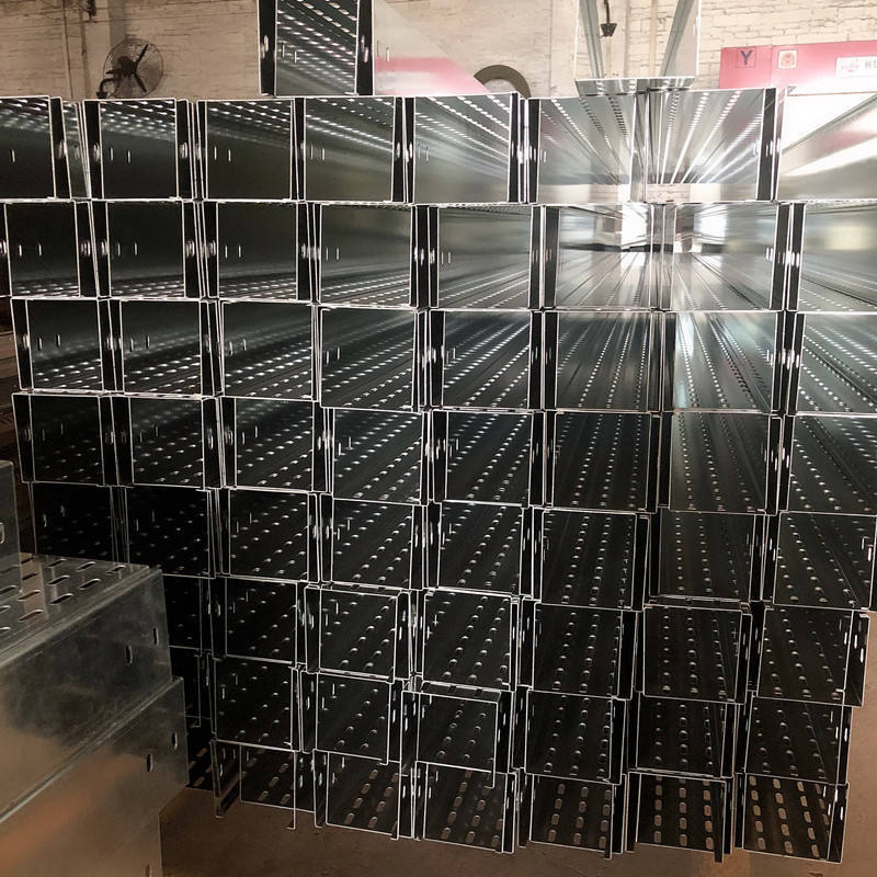 Outdoor Galvanized Steel Stainless Steel Pre-galvanized Cable Trunking with Cover Standard Size trunk