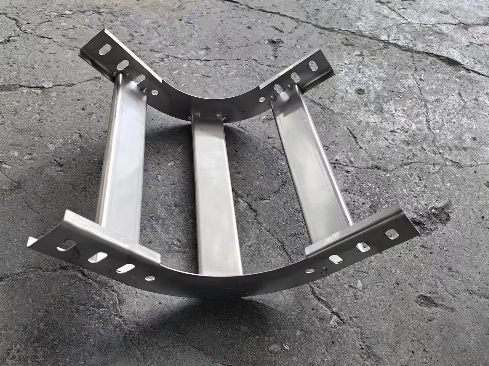 Powder-coated cable ladder