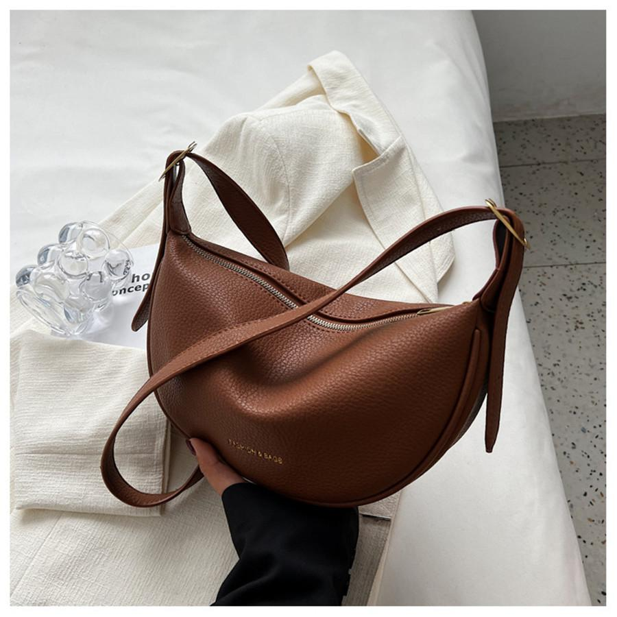 ショルダーバッグ レディース トートバッグ 軽い バッグ 大容量 フェイクレザー 肩掛け 斜め掛け 鞄 カバン かばん コンパクト カジュアル