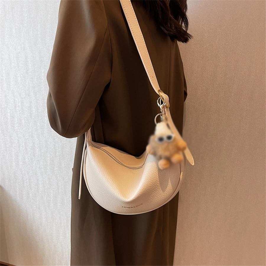 ショルダーバッグ レディース トートバッグ 軽い バッグ 大容量 フェイクレザー 肩掛け 斜め掛け 鞄 カバン かばん コンパクト カジュアル