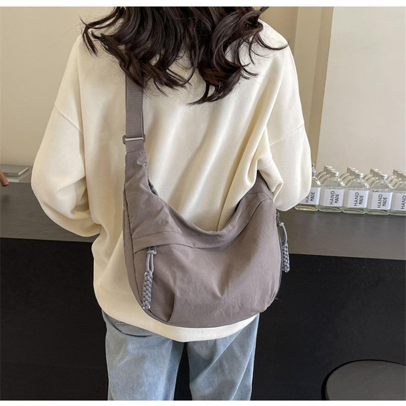 ショルダーバッグ レディース 軽い ナイロン 斜めがけバッグ 大きめ 大容量 軽量 b5 三日月型 カバン バッグ 旅行 おしゃれ