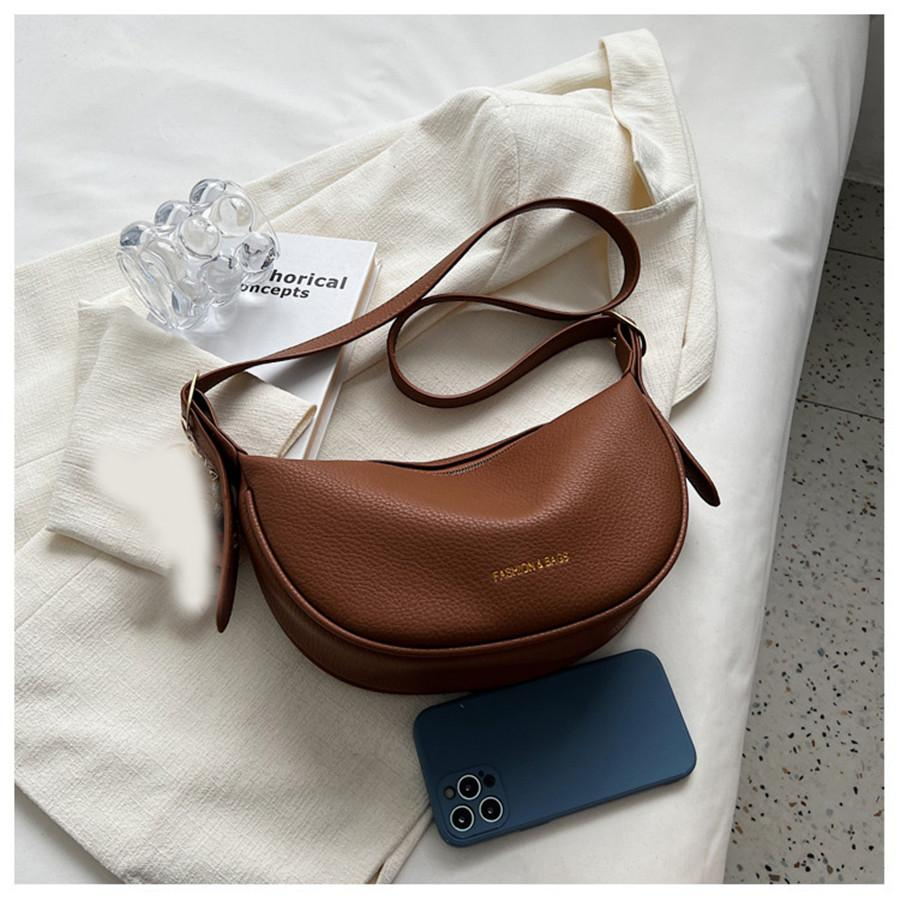 ショルダーバッグ レディース トートバッグ 軽い バッグ 大容量 フェイクレザー 肩掛け 斜め掛け 鞄 カバン かばん コンパクト カジュアル