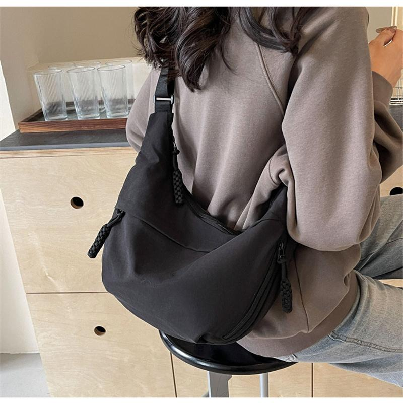 ショルダーバッグ レディース 軽い ナイロン 斜めがけバッグ 大きめ 大容量 軽量 b5 三日月型 カバン バッグ 旅行 おしゃれ