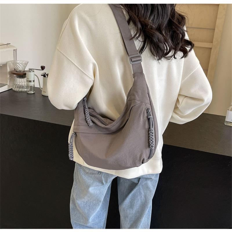 ショルダーバッグ レディース 軽い ナイロン 斜めがけバッグ 大きめ 大容量 軽量 b5 三日月型 カバン バッグ 旅行 おしゃれ