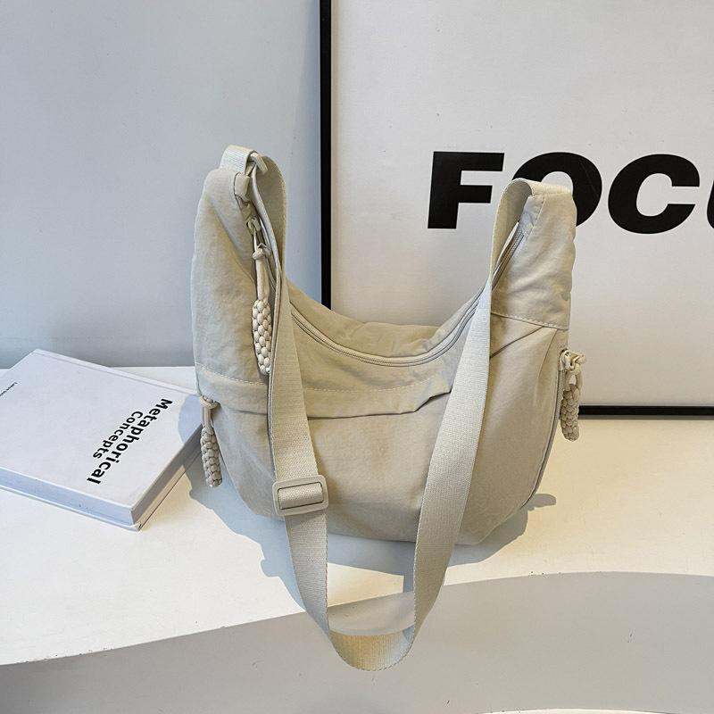 ショルダーバッグ レディース 軽い ナイロン 斜めがけバッグ 大きめ 大容量 軽量 b5 三日月型 カバン バッグ 旅行 おしゃれ