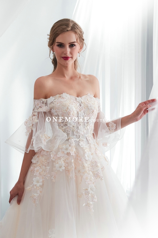 Short Sleeves Ball Gown Wedding Dresses with Lace Appliques