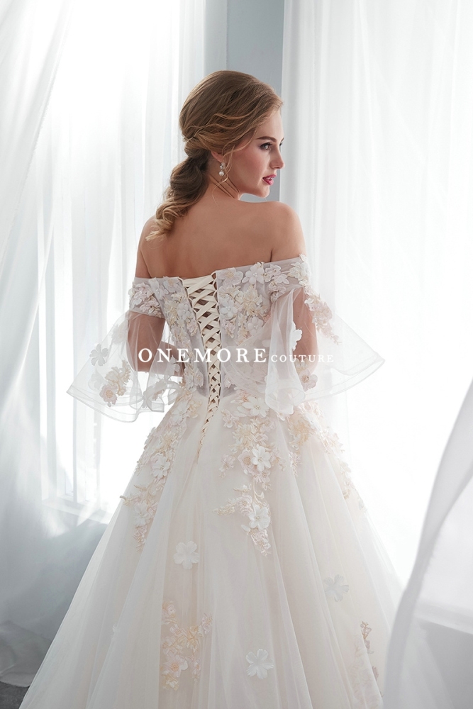Short Sleeves Ball Gown Wedding Dresses with Lace Appliques
