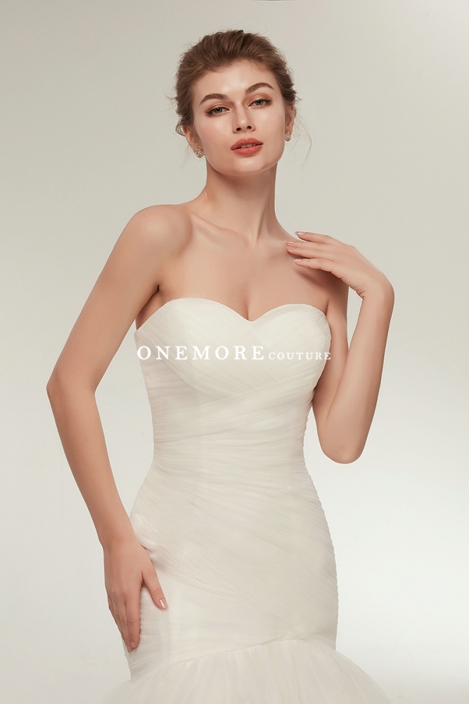 Sweetheart Pleated Fit and Flare Tulle Wedding Dresses