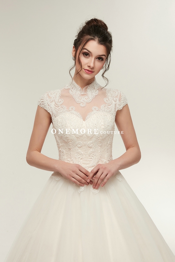 Keyhole Back Wedding Dresses with Beaded Lace
