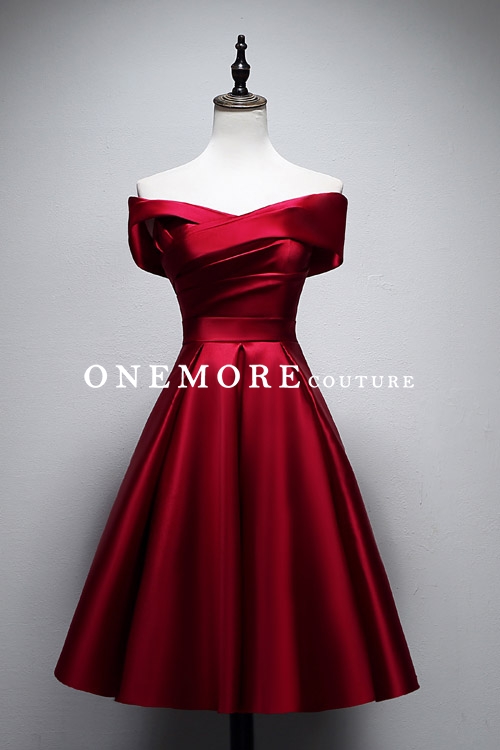 white christmas dresses Cute Open Back Knee Length Red Satin Short Prom Dresses, Knee Length R –  morievent