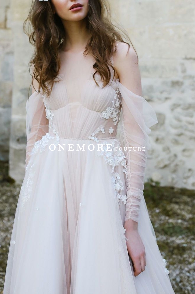 Sexy A Line Tulle Wedding Dress with Lace Appliques