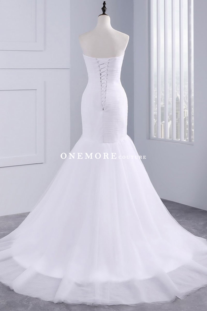 Sleeveless White Fit and Flare Tulle Wedding Dress