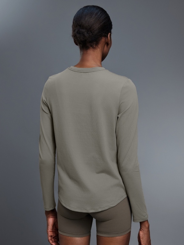 Loose-Fit Long-Sleeve Activewear