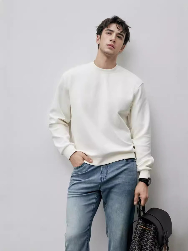 Basic solid-colored T-shirt