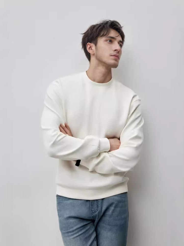 Basic solid-colored T-shirt