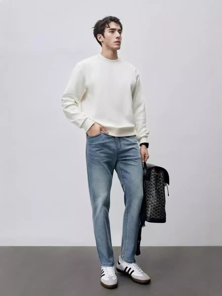 Basic solid-colored T-shirt