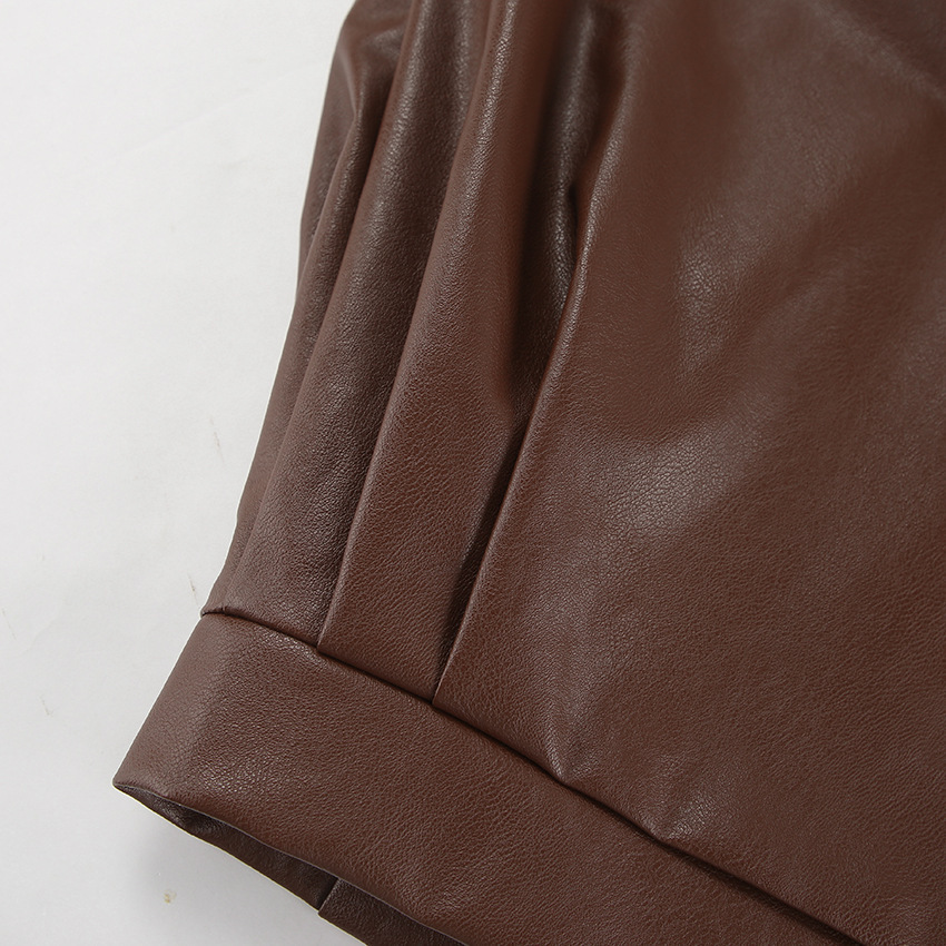 Loose-fitting leather coat with a suit collar