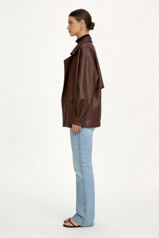 Loose-fitting leather coat with a suit collar