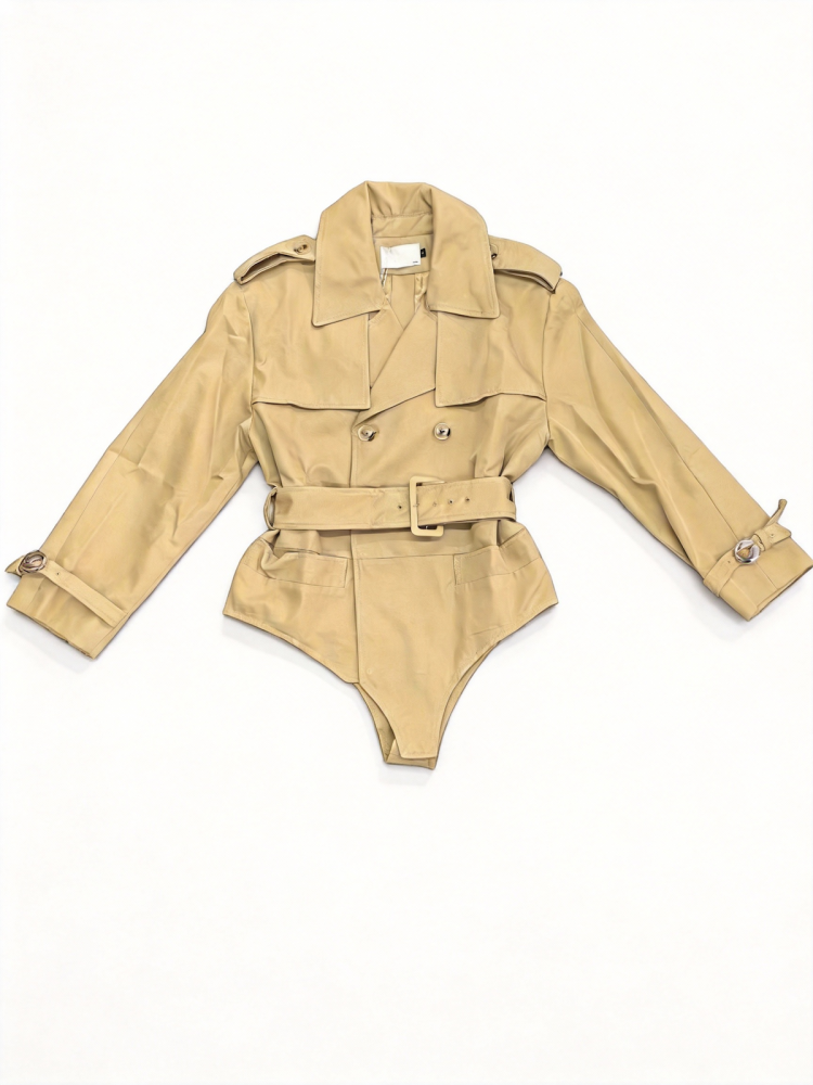 One-piece wide-shoulder short coat