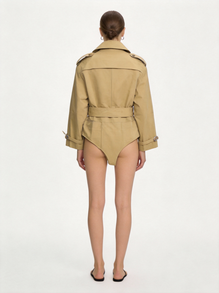 One-piece wide-shoulder short coat