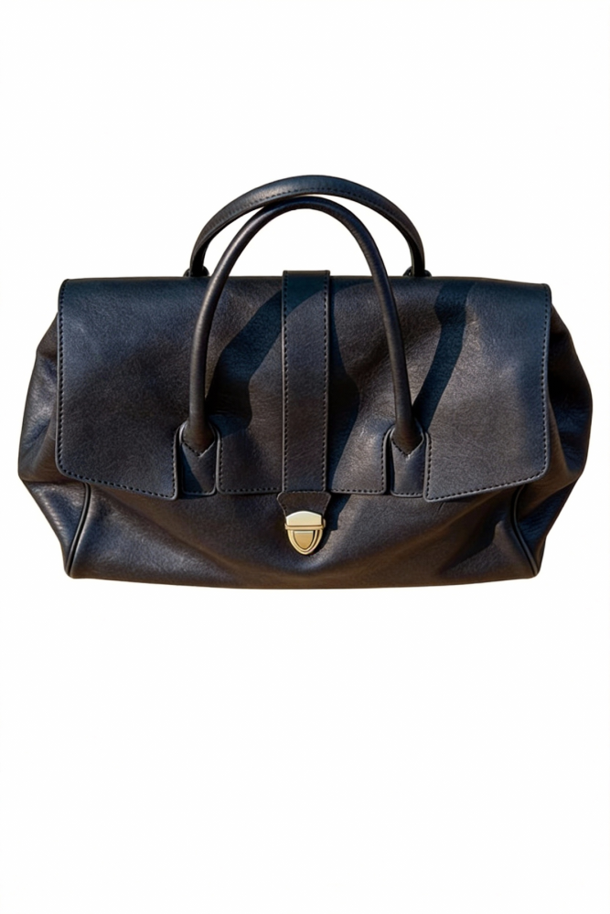 Single-shoulder crossbody handbag with a large tote style design