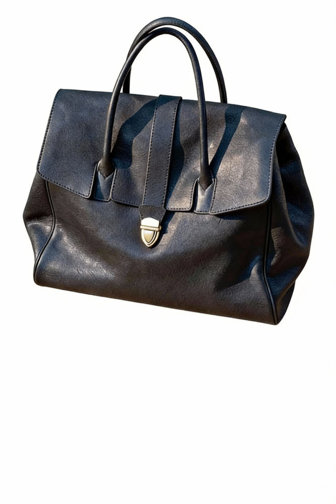 Single-shoulder crossbody handbag with a large tote style design